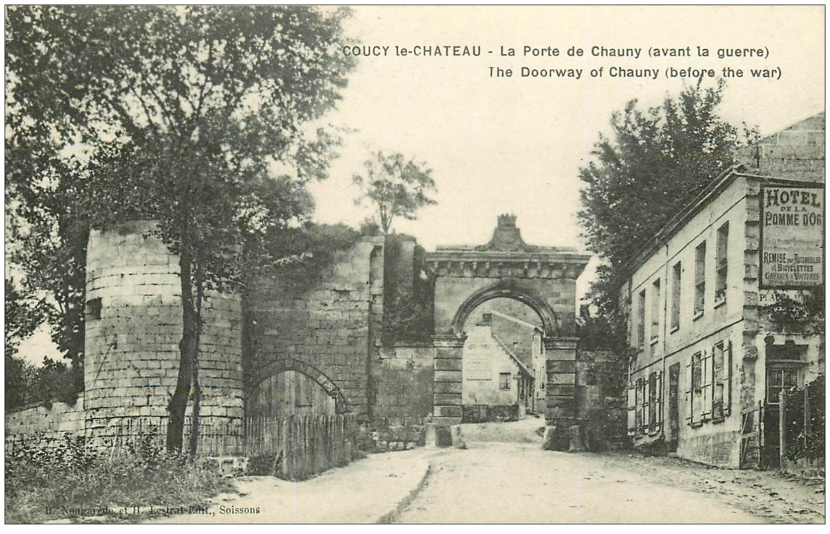 carte postale ancienne 02 COUCY-LE-CHATEAU. La Porte de Chauny