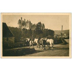 carte postale ancienne 60 PIERREFONDS. Convoi de Chevaux et Château 1938