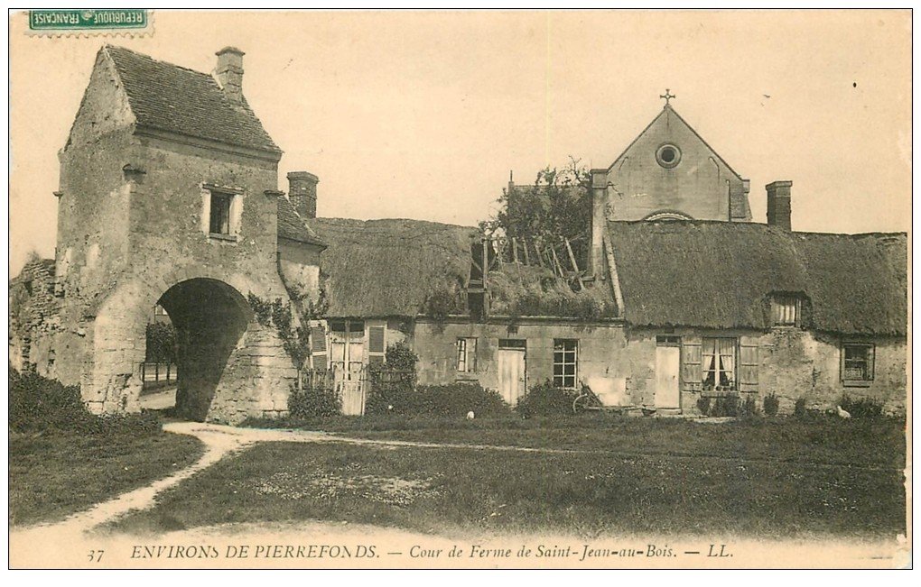 carte postale ancienne 60 SAINT-JUST-EN-CHAUSSEE. Cour de Ferme