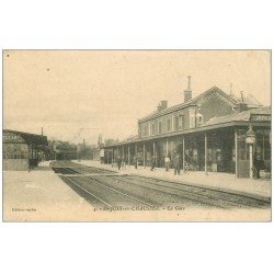 carte postale ancienne 60 SAINT-JUST-EN-CHAUSSEE. La Gare