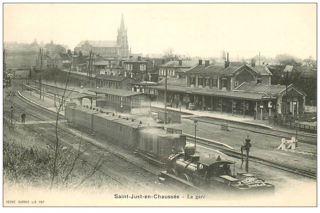 60 SAINT-JUST-EN-CHAUSSEE. La Gare avec Train et Locomotive