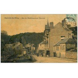 carte postale ancienne 61 BAGNOLES-DE-L'ORNE. Rue Etablissement Thermal 1907. Superbe Carte Toilée. Affiche Dunlop