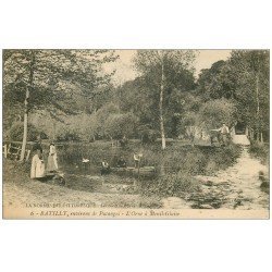 carte postale ancienne 61 BATILLY. Pêcheur sur l'Orne à Mesnil-Glaise 1919 animation