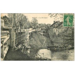 carte postale ancienne 61 BOUCE. La Perronnais 1910 animation sur le Pont