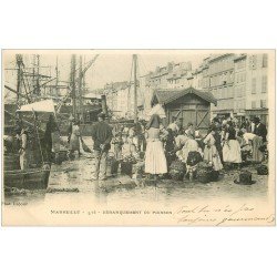 carte postale ancienne 13 MARSEILLE. Débarquement du Poisson 1902