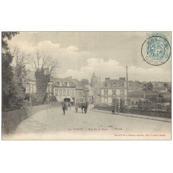 carte postale ancienne 61 LAIGLE L'AIGLE. Attelages Rue de la Gare 1904 Hôtel du Chemin de Fer