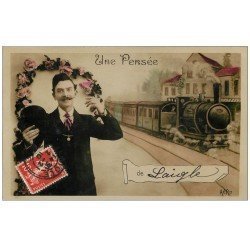 carte postale ancienne 61 LAIGLE L'AIGLE. Carte montage personnage et Train 1910. Papier glacé