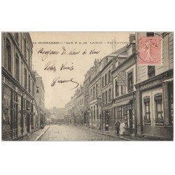 carte postale ancienne 61 LAIGLE L'AIGLE. Lunettier Rue Gambetta 1906 Café Tabac