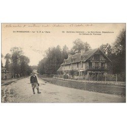 carte postale ancienne 61 LE PONT PERCE. Dépendances Château de Vervaine 1904