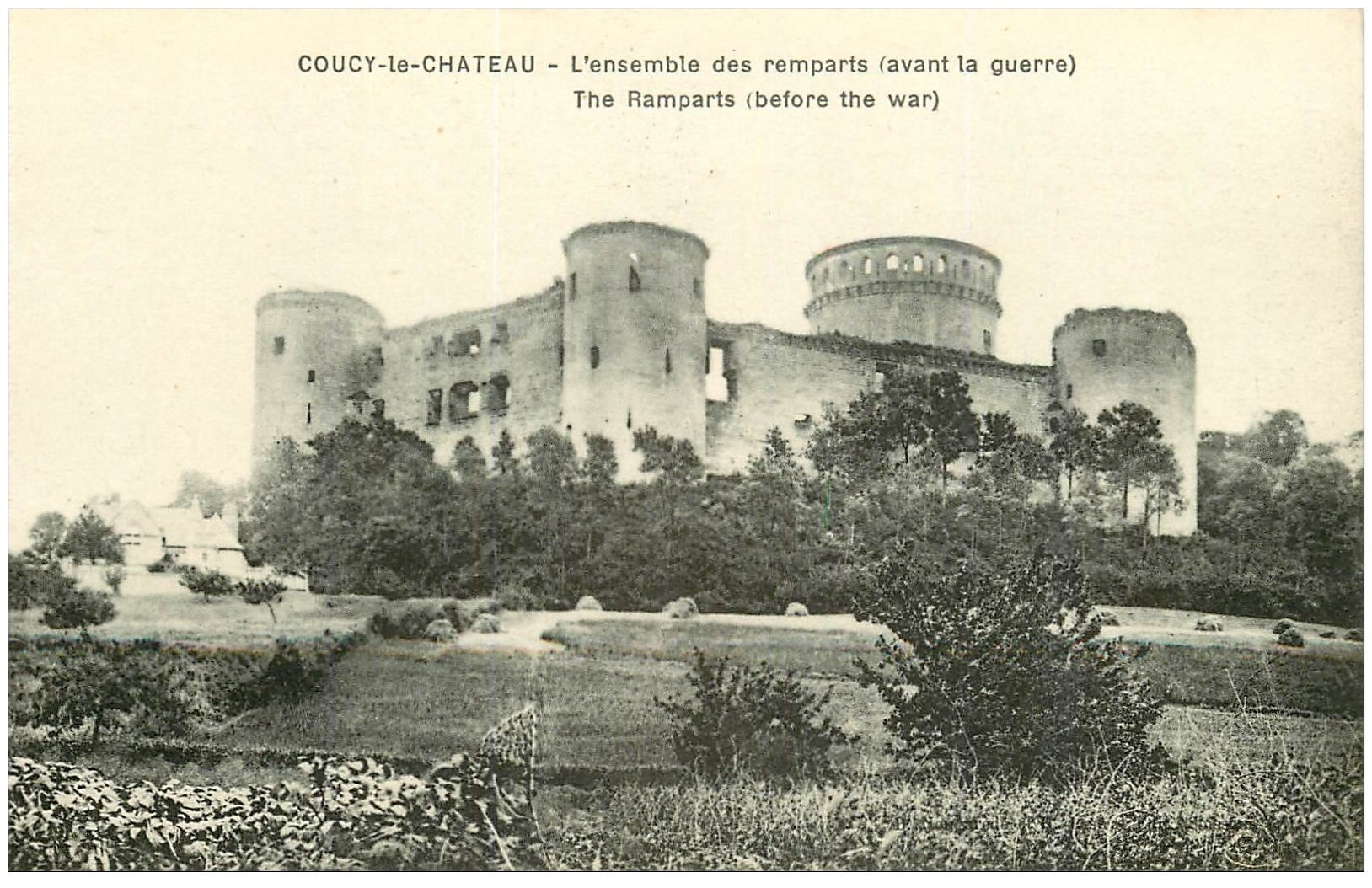 carte postale ancienne 02 COUCY-LE-CHATEAU. Les Remparts