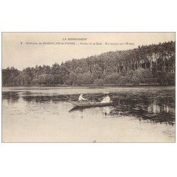 carte postale ancienne 61 VALLEE DE LA COUR. En barque sur l'Etang