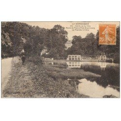 carte postale ancienne 61 VALLEE DE LA VERE. Ecluse La Planche à Ane 1924 personnnage