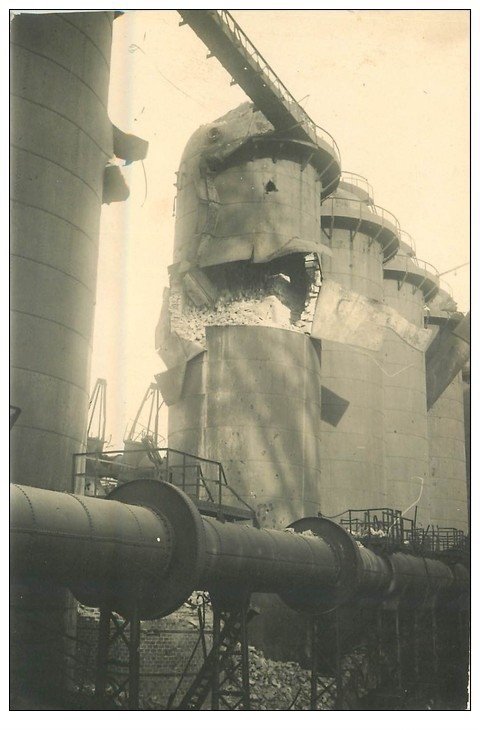 carte postale ancienne 62 A identifier. Silos à Grain détruits 1918 carte photo
