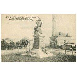 carte postale ancienne 62 AIRES-SUR-LA-LYS. Place Jehan-d'Aire Monument aux enfants morts pour la Patrie