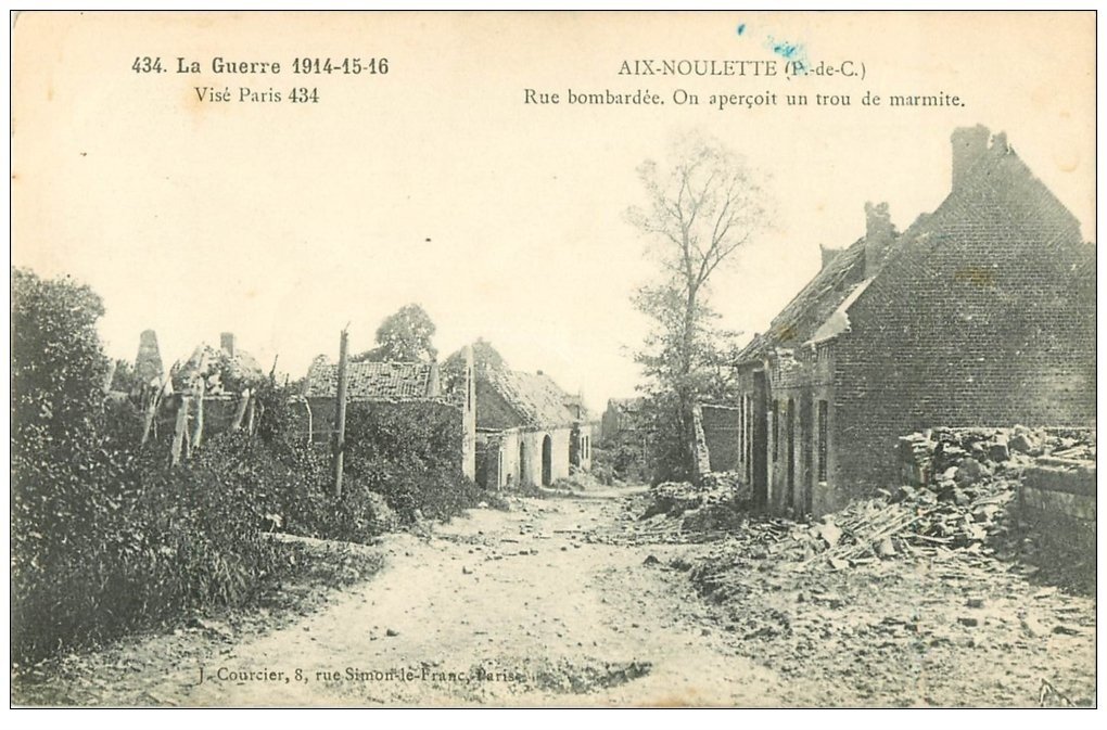 carte postale ancienne 62 AIX-NOULETTE. Une Rue et trou de marmite. Guerre 1914-18