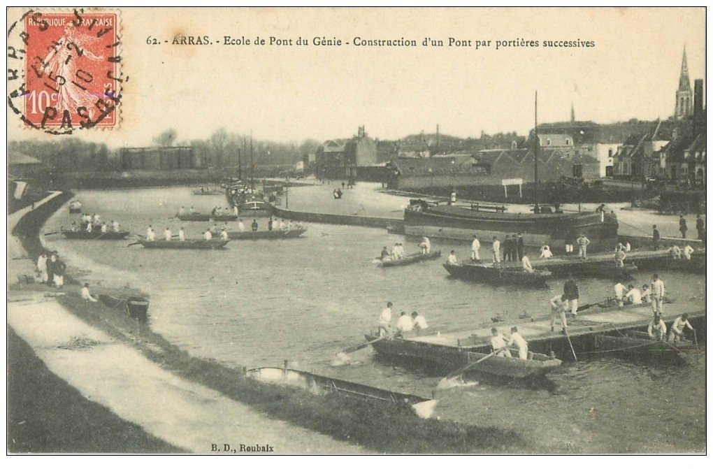 carte postale ancienne 62 ARRAS. Construction d'un Pont avec portières par le Génie 1910