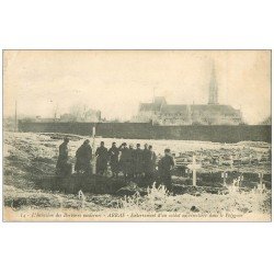 carte postale ancienne 62 ARRAS. Enterrement d'un Soldat Cimetière Polygone 1915