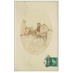 carte postale ancienne 62 BERCK. Fillette sur un Ane. Carte Photo 1908