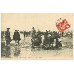 carte postale ancienne 62 BERCK-PLAGE. Arrivée des Macrieux 1913. Métiers de la Mer
