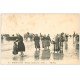 carte postale ancienne 62 BERCK-PLAGE. Berckois attendant le Pichon 1910. Métiers de la Mer