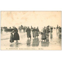 carte postale ancienne 62 BERCK-PLAGE. Berckois attendant le Pichon 1910. Métiers de la Mer