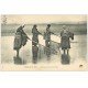 carte postale ancienne 62 BERCK-PLAGE. Pêcheuses de Crevettes 1922. Métiers de la Mer