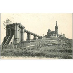 carte postale ancienne 13 MARSEILLE. Notre-Dame de la Garde Ascenseurs et Colline