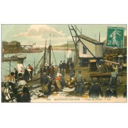 carte postale ancienne 62 BOULOGNE-SUR-MER. Triage du Poisson 1911. Métiers de la Mer