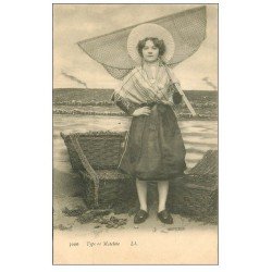 carte postale ancienne 62 BOULOGNE-SUR-MER. Type de Matelote Pêcheuse de Crevettes et Crustacés