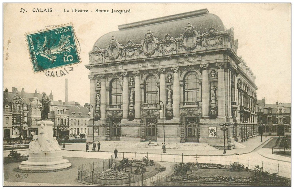 carte postale ancienne 62 CALAIS. Théâtre et Statue Jacquard 1911
