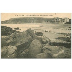 carte postale ancienne 62 CAP GRIS-NEZ. Rochers et gamin sur la Plage 1912
