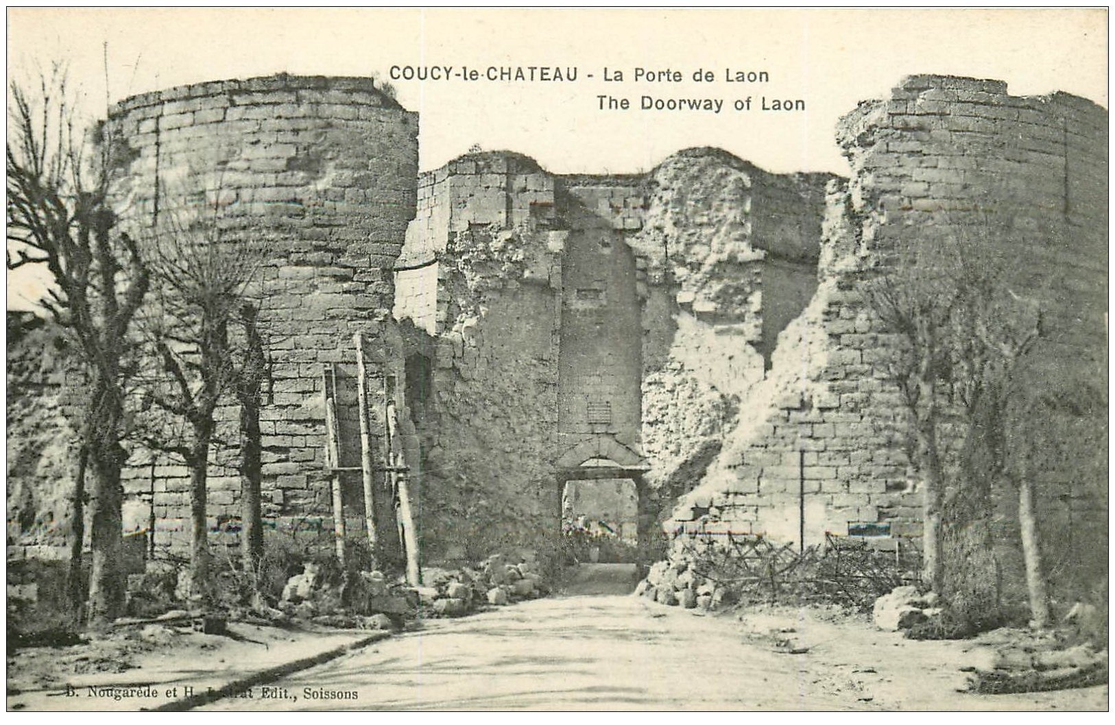 carte postale ancienne 02 COUCY-LE-CHATEAU. Porte de Laon