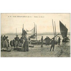 carte postale ancienne 62 ETAPLES. Scène de Quai Pêcheurs et Vendeuses de Poissons 1924. Métiers de la Mer.