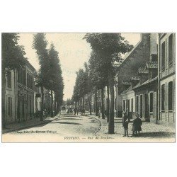 carte postale ancienne 62 FREVENT. Rue de Doullens 1915. Tampon Militaire