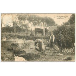 carte postale ancienne 62 HERSIN-COUPIGNY. Bracquincourt. La Fontaine (Mauvais état)..