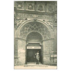 carte postale ancienne 62 HESDIN. Portail de l'Eglise 1915