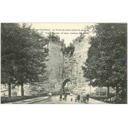 carte postale ancienne 02 COUCY-LE-CHATEAU. Porte de Laon avec Enfants