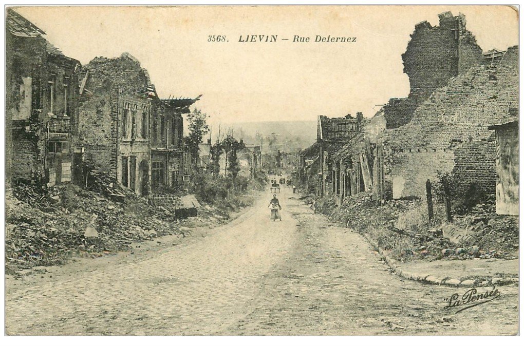 carte postale ancienne 62 LIEVIN. Guerre 1914-18. Rue Defernez