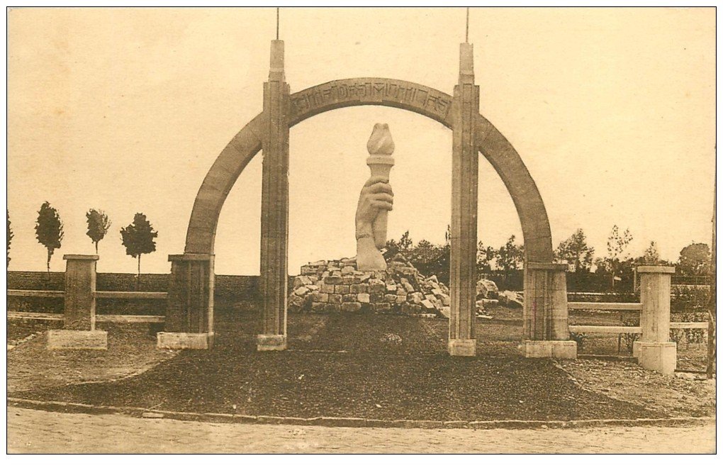 carte postale ancienne 62 NEUVILLE-SAINT-VAAST. Portique Cité des Mutilés
