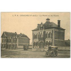 62 SOUCHEZ. Mairie et Ecoles. Voiture ancienne en panne