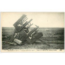 carte postale ancienne 62 SOUCHEZ. Ruines de la Gare. Guerre 1914-18. Publicité Cirage Kiwi