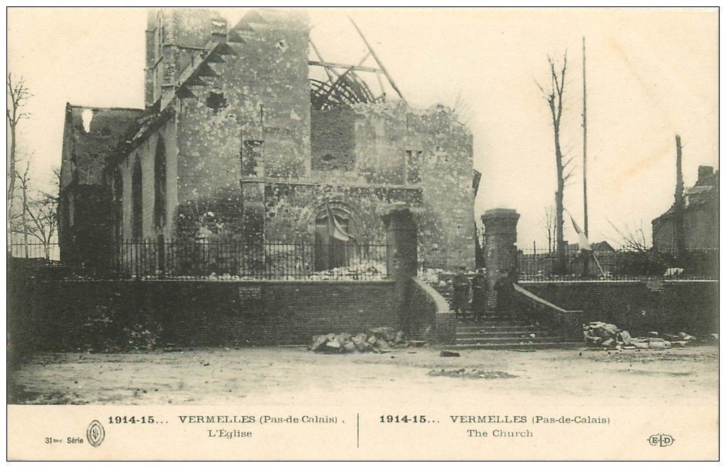 carte postale ancienne 62 VERMELLES. Guerre 1914. L'Eglise et Militaires
