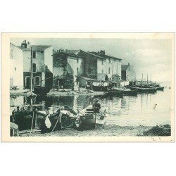 carte postale ancienne 13 MARTIGUES. Pêcheur dans sa barque