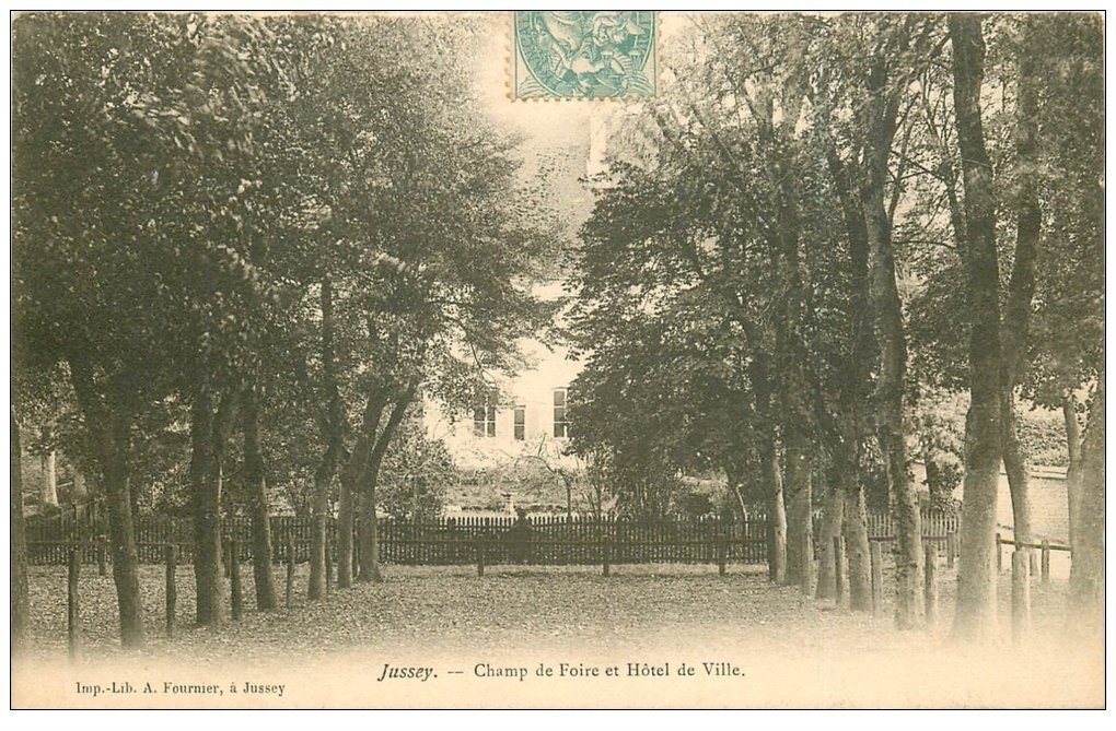 carte postale ancienne 70 JUSSEY. Champ de Foire et Hôtel de Ville 1906