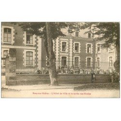 70 SCEY-SUR-SAONE. Sortie des Ecoles et Hôtel de Ville