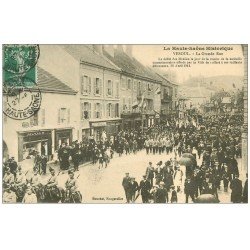 carte postale ancienne 70 VESOUL. Grande Rue Défilé des Mobiles 1911