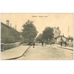 carte postale ancienne 70 VESOUL. Passage à niveau 1914