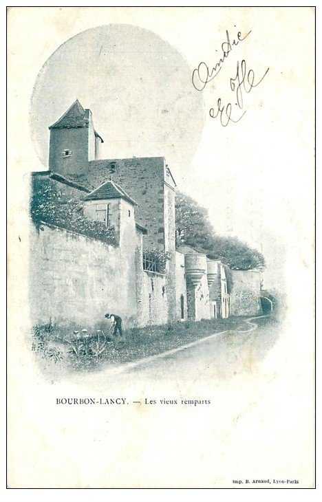 carte postale ancienne 71 BOURBON-LANCY. Jardinier aux Vieux Remparts 1904