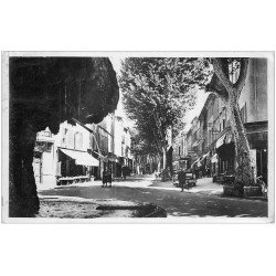 carte postale ancienne 13 SALON-DE-PROVENCE. Cours Victor-Hugo 1946. Carte Photo