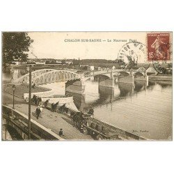 carte postale ancienne 71 CHALON-SUR-SAONE. Pêcheurs à la ligne et Attelage livraison au Nouveau Pont 1930